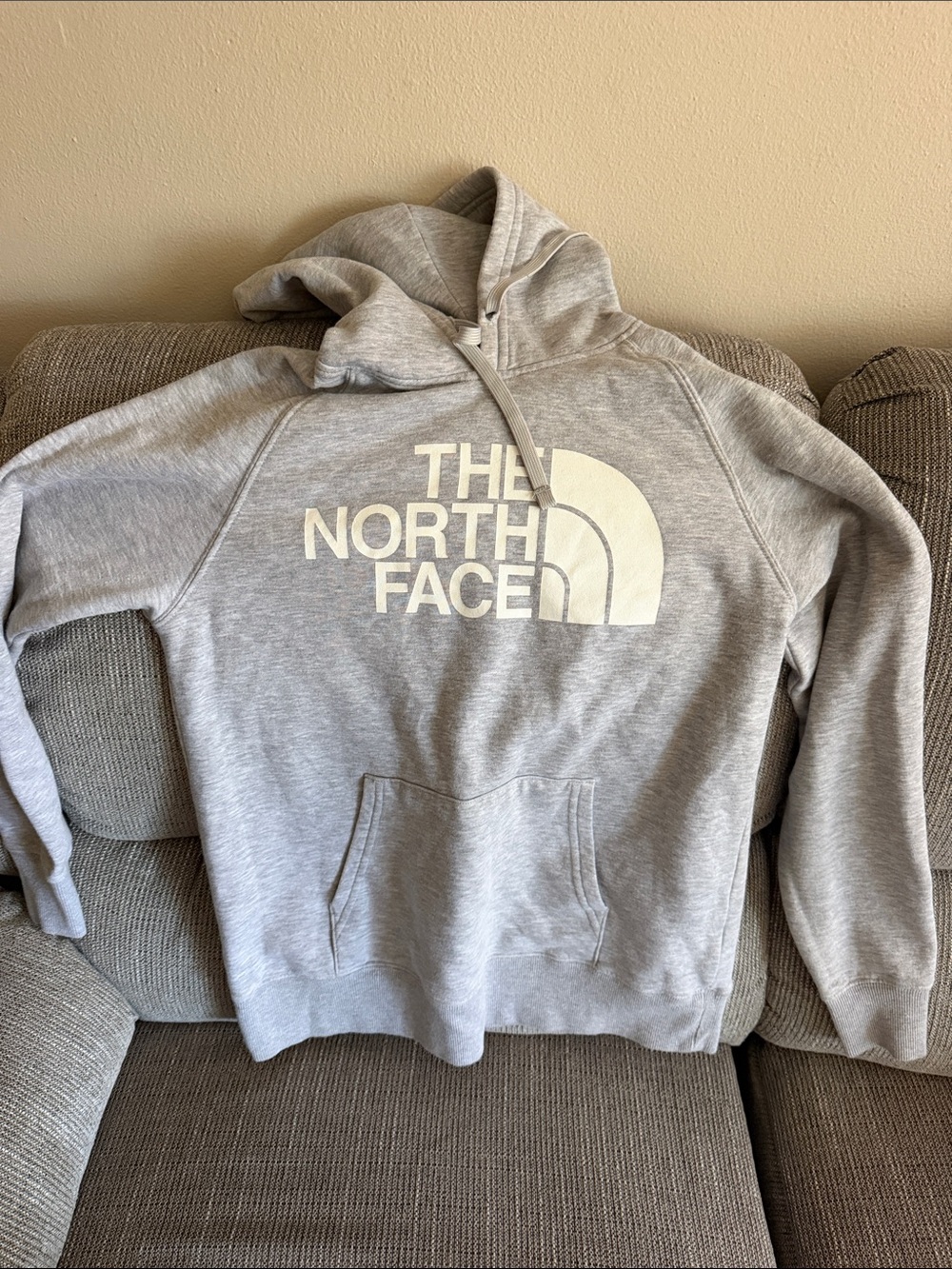 The North Face Women’s Light Gray Logo Pullover Hoodie